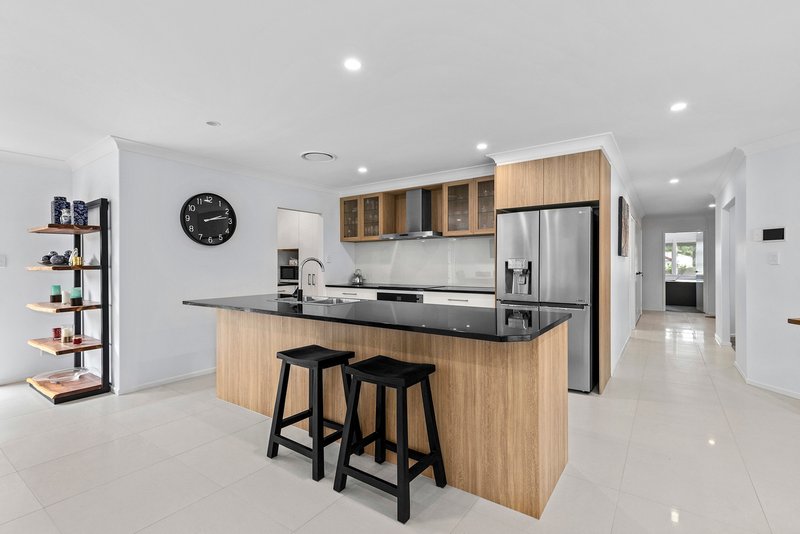 Photo - 33 Habitat Place, Bridgeman Downs QLD 4035 - Image 5