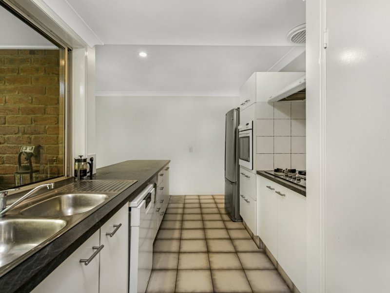 Photo - 33 Haddon Court, Carrara QLD 4211 - Image 13