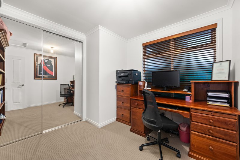 Photo - 33 Hannah Avenue, Hillside VIC 3037 - Image 14