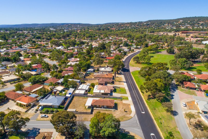 Photo - 33 Harber Drive, Armadale WA 6112 - Image 9