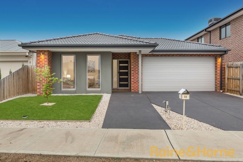 33 Hardware Lane, Taylors Hill VIC 3037