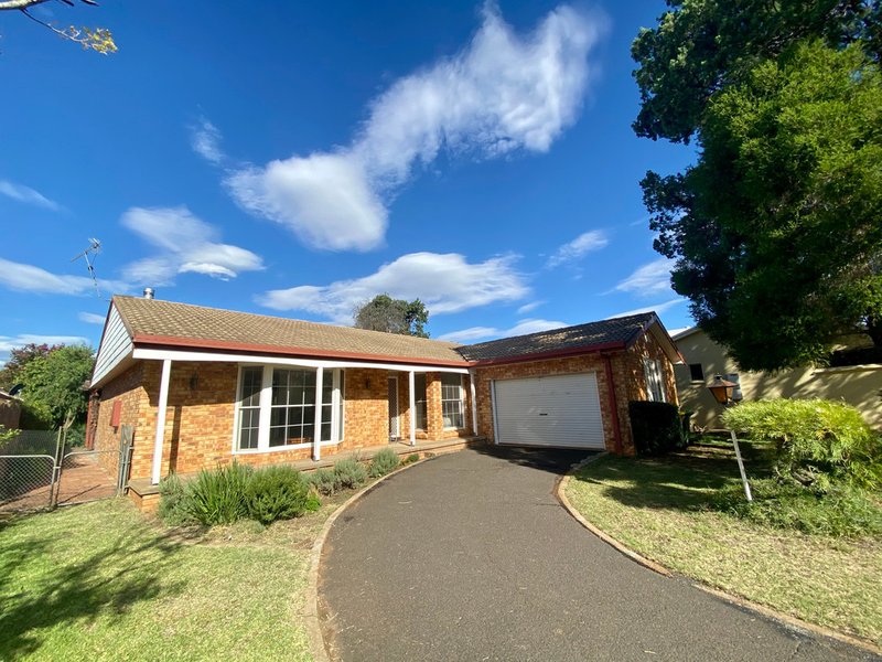 33 Hazelwood Drive, Dubbo NSW 2830