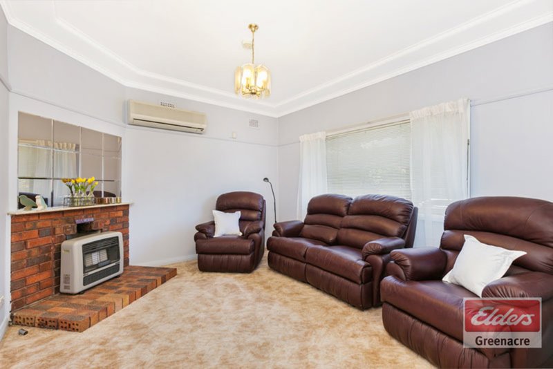 Photo - 33 Hebe Street, Greenacre NSW 2190 - Image 4