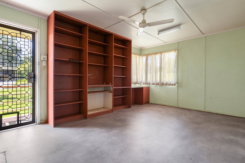 Photo - 33 Hetherington Street, West Gladstone QLD 4680 - Image 4