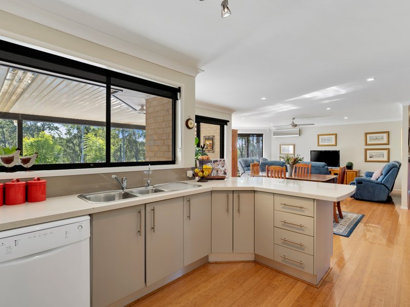 Photo - 33 Holloway Drive, Jilliby NSW 2259 - Image 6