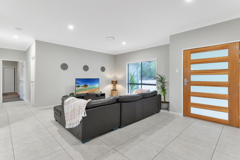 Photo - 33 Homestead Crescent, Kingsholme QLD 4208 - Image 9