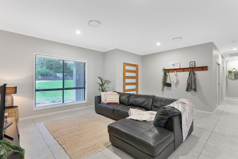 Photo - 33 Homestead Crescent, Kingsholme QLD 4208 - Image 10