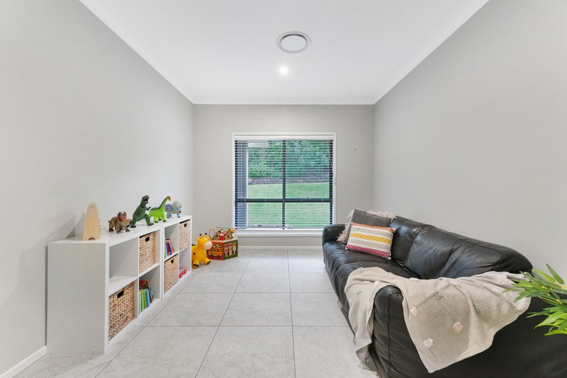 Photo - 33 Homestead Crescent, Kingsholme QLD 4208 - Image 12