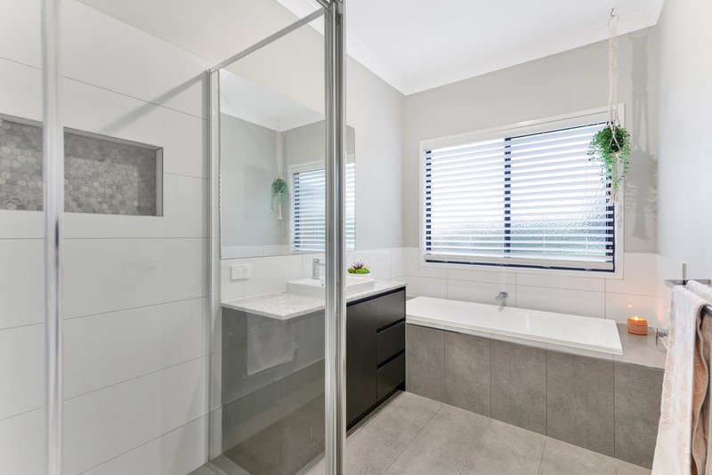 Photo - 33 Homestead Crescent, Kingsholme QLD 4208 - Image 14