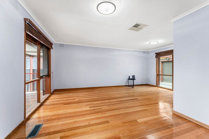 Photo - 33 Hunt Crescent, Clarinda VIC 3169 - Image 2