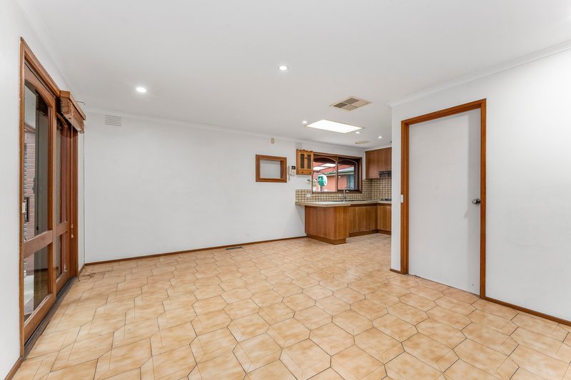 Photo - 33 Hunt Crescent, Clarinda VIC 3169 - Image 4