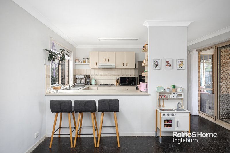 Photo - 33 Hyacinth Avenue, Macquarie Fields NSW 2564 - Image 7