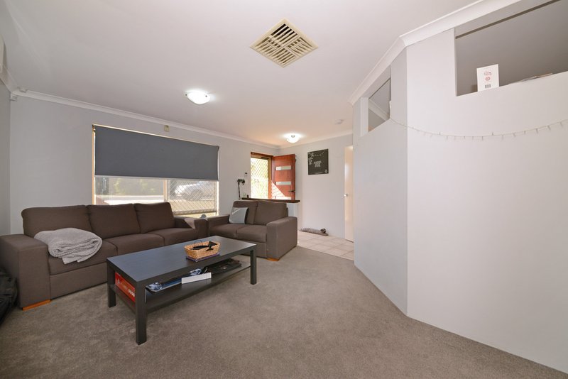 Photo - 33 Hyland Crescent, Clarkson WA 6030 - Image 4