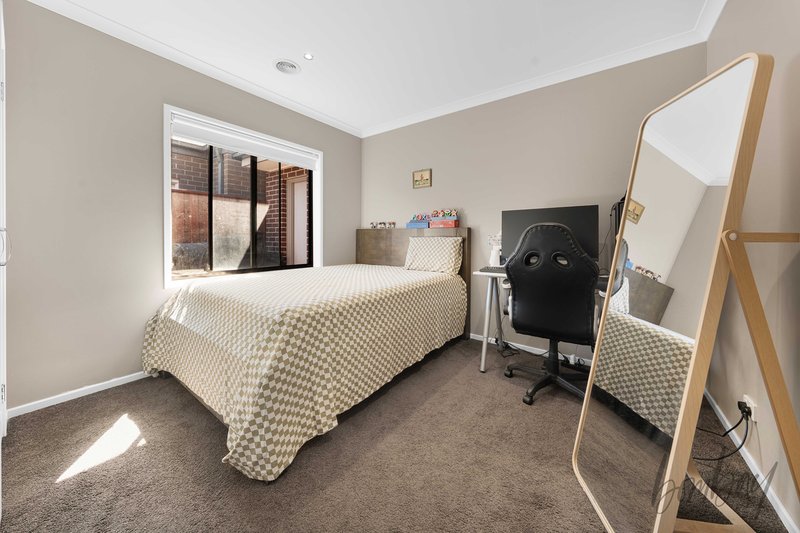 Photo - 33 Icarus Drive, Kalkallo VIC 3064 - Image 3