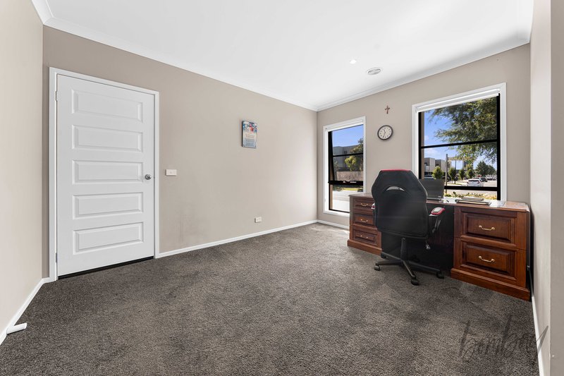 Photo - 33 Icarus Drive, Kalkallo VIC 3064 - Image 16