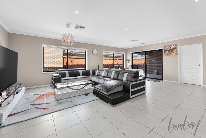 Photo - 33 Icarus Drive, Kalkallo VIC 3064 - Image 17