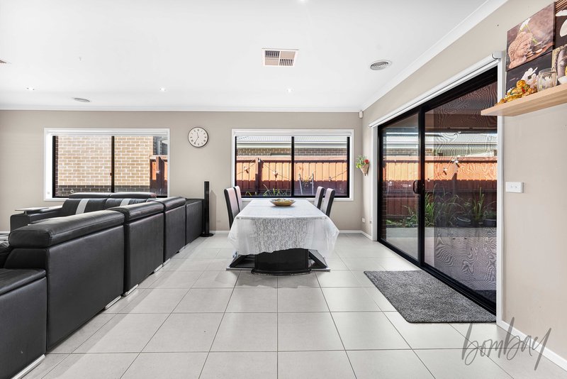 Photo - 33 Icarus Drive, Kalkallo VIC 3064 - Image 18