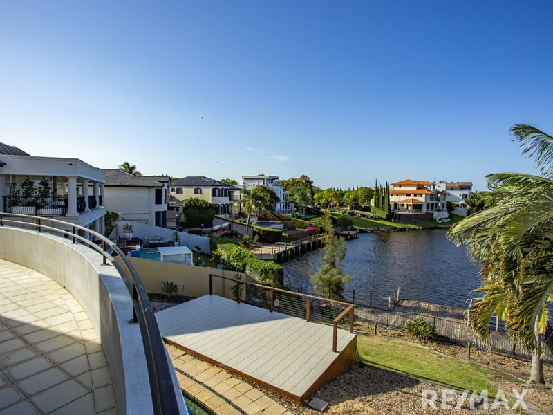 Photo - 33 Istana View, Clear Island Waters QLD 4226 - Image 13