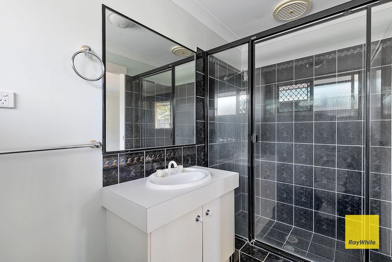 Photo - 33 Jacaranda Street, Wynnum West QLD 4178 - Image 17