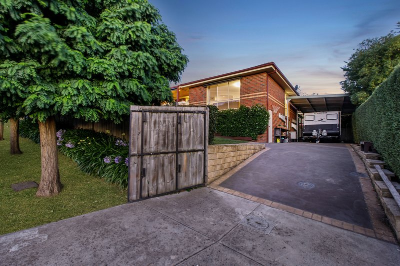 Photo - 33 Jacqueline Place, Pakenham VIC 3810 - Image 2