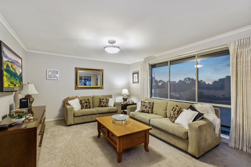 Photo - 33 Jacqueline Place, Pakenham VIC 3810 - Image 3