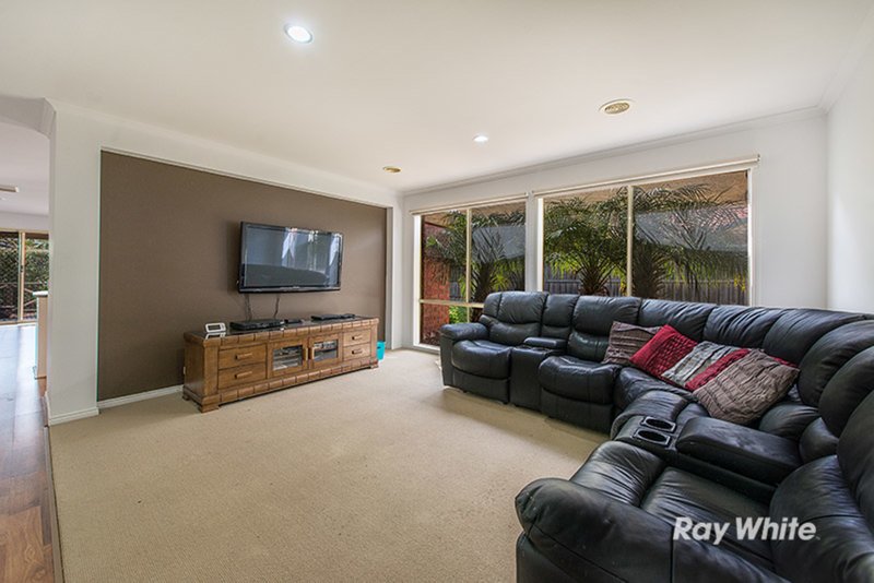 Photo - 33 Jagger Circuit, Cranbourne East VIC 3977 - Image 5