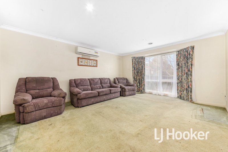 Photo - 33 Jessica Drive, Hampton Park VIC 3976 - Image 5