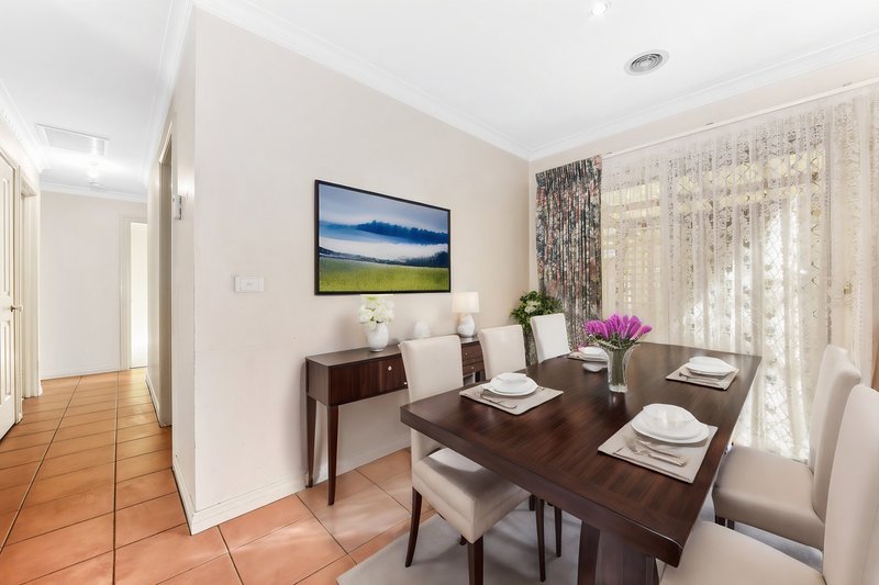 Photo - 33 Jessica Drive, Hampton Park VIC 3976 - Image 9