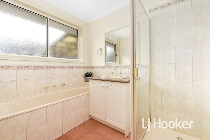 Photo - 33 Jessica Drive, Hampton Park VIC 3976 - Image 13