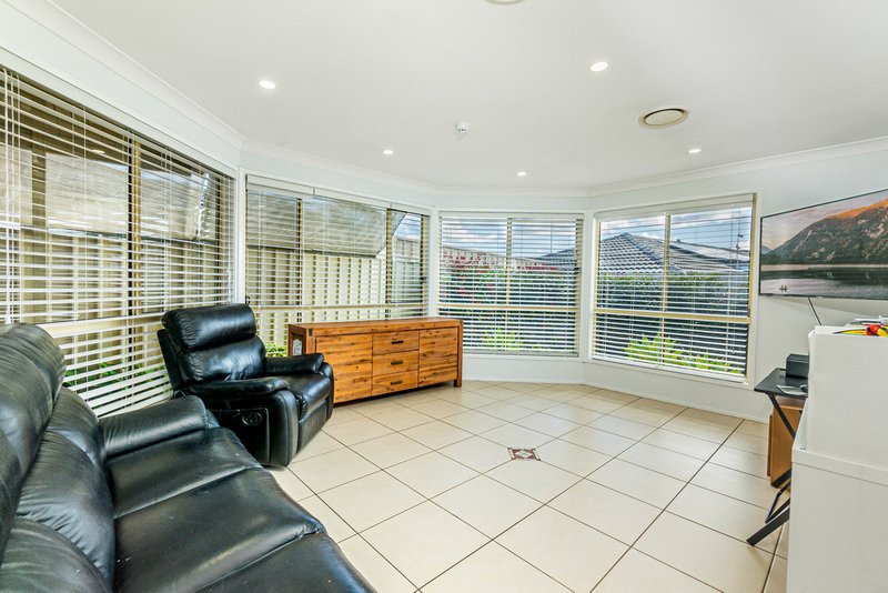 Photo - 33 Jirramba Court, Glenmore Park NSW 2745 - Image 5