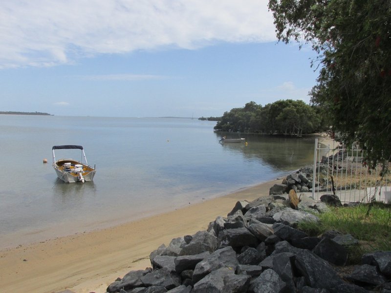 Photo - 33 Kalara Street, Macleay Island QLD 4184 - Image 2