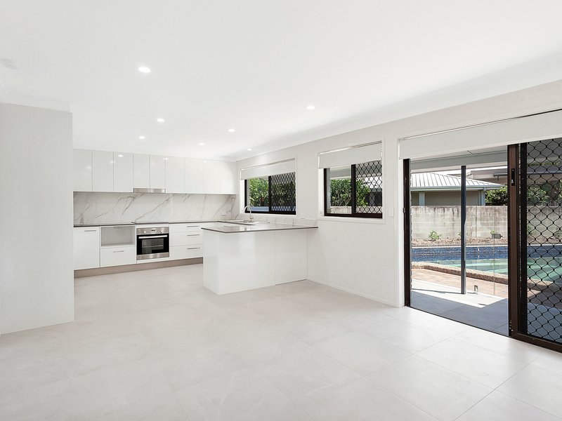 Photo - 33 Karbunya Street, Mermaid Waters QLD 4218 - Image 3