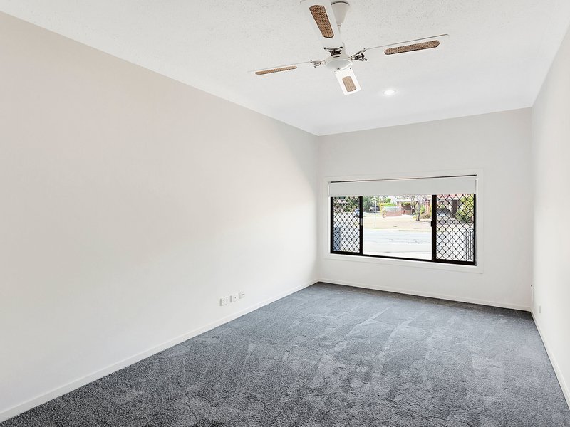 Photo - 33 Karbunya Street, Mermaid Waters QLD 4218 - Image 6