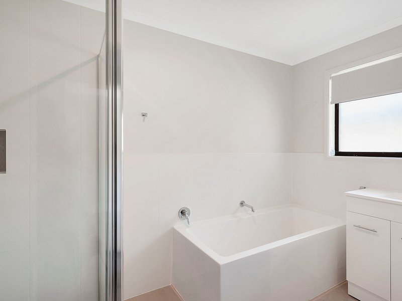 Photo - 33 Karbunya Street, Mermaid Waters QLD 4218 - Image 7