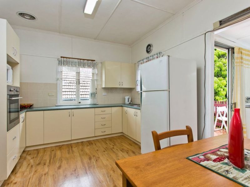 Photo - 33 Kedron Street, Kedron QLD 4031 - Image 2