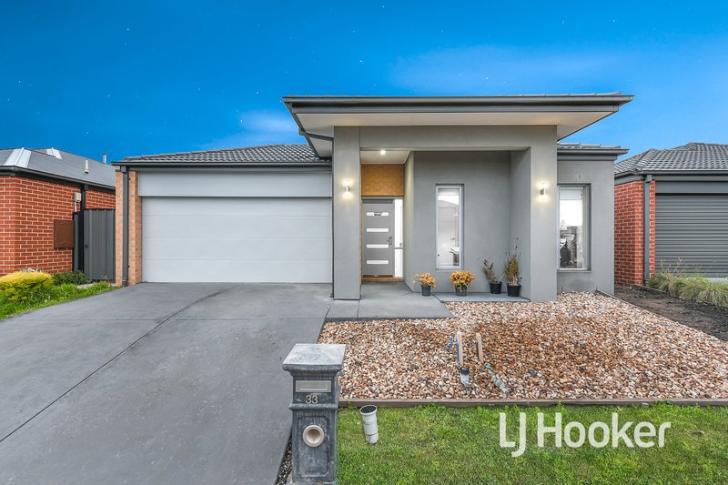 33 Kilmarnock Way, Clyde North VIC 3978