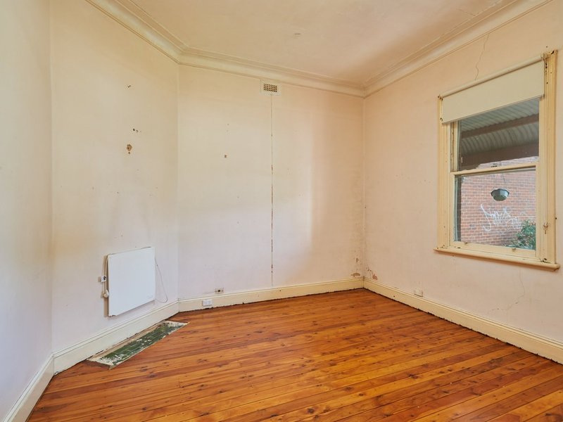 Photo - 33 Kincaid Street, Wagga Wagga NSW 2650 - Image 3