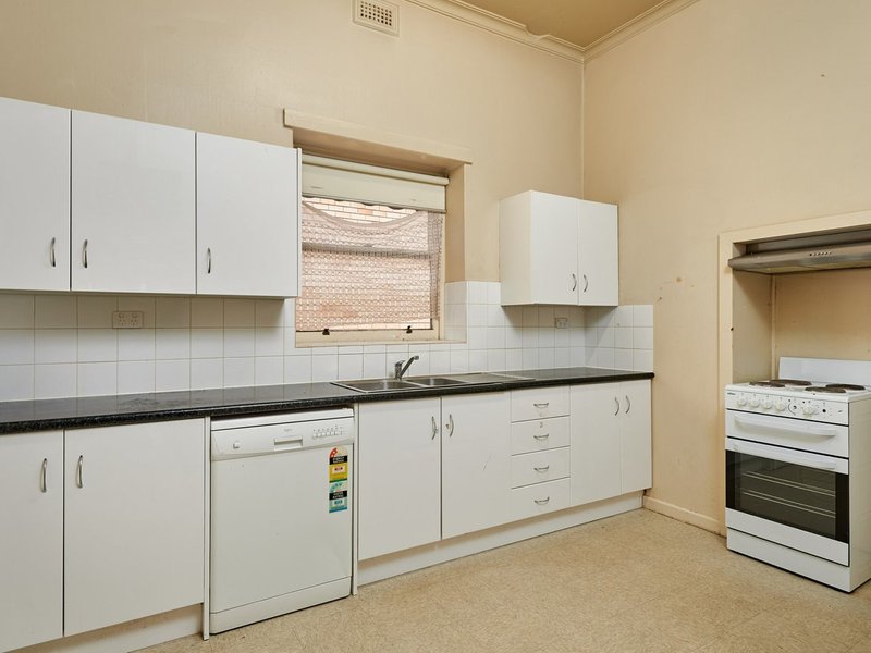 Photo - 33 Kincaid Street, Wagga Wagga NSW 2650 - Image 5