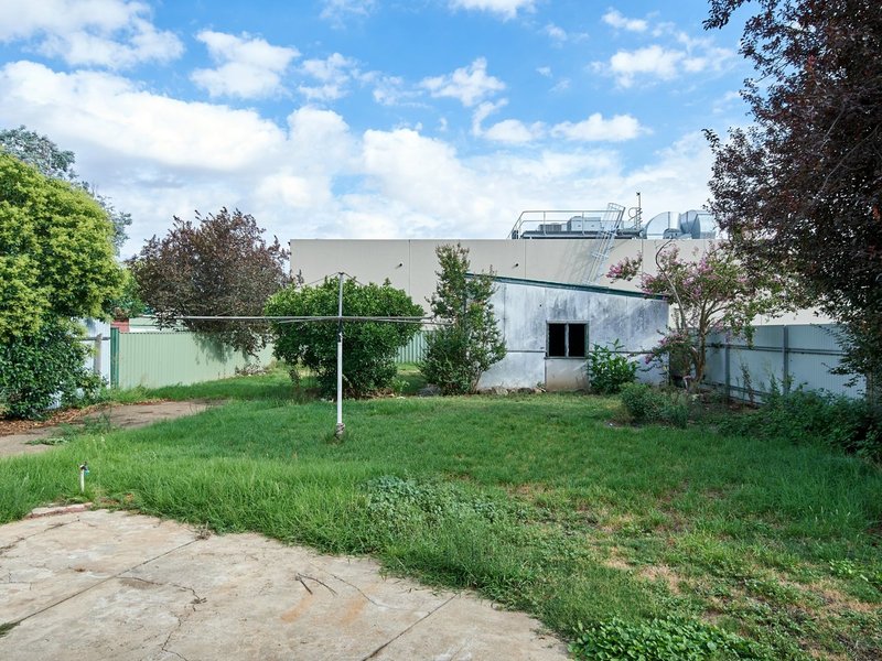 Photo - 33 Kincaid Street, Wagga Wagga NSW 2650 - Image 11