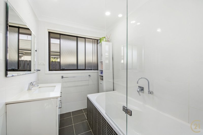 Photo - 33 Kuburra Road, Erina NSW 2250 - Image 9