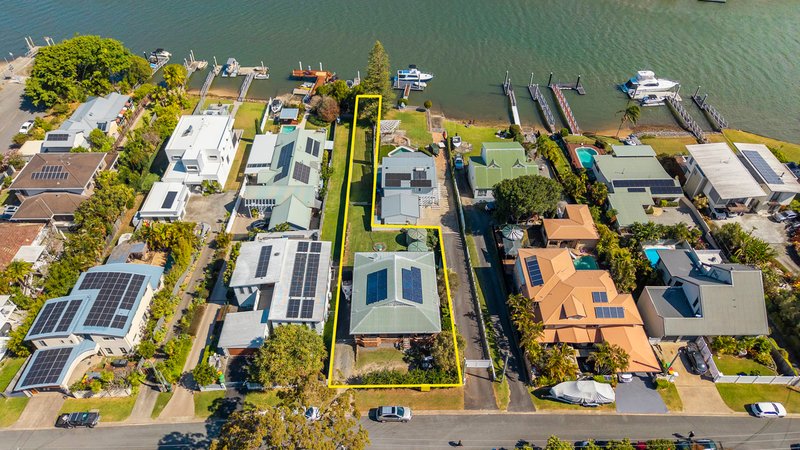 Photo - 33 Lachlan Drive, Coomera QLD 4209 - Image 2