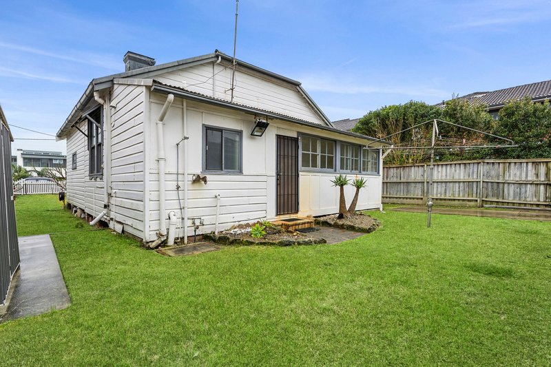 Photo - 33 Lagoon Street, Narrabeen NSW 2101 - Image 6