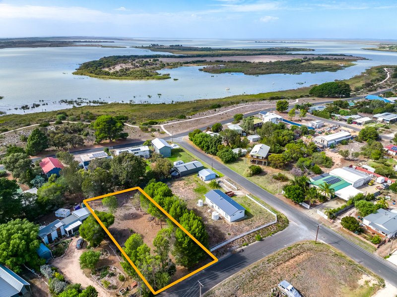 33 Lakeside Avenue, Clayton Bay SA 5256