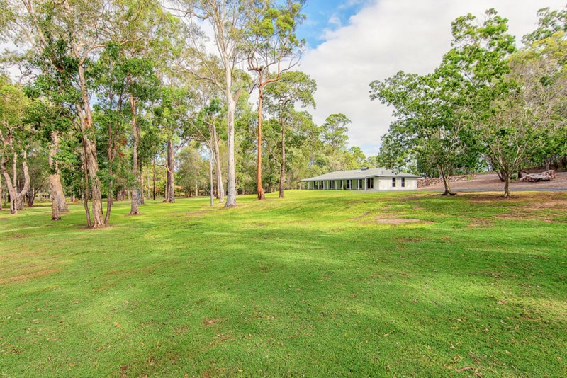 33 Lakeside Drive, Carbrook QLD 4130