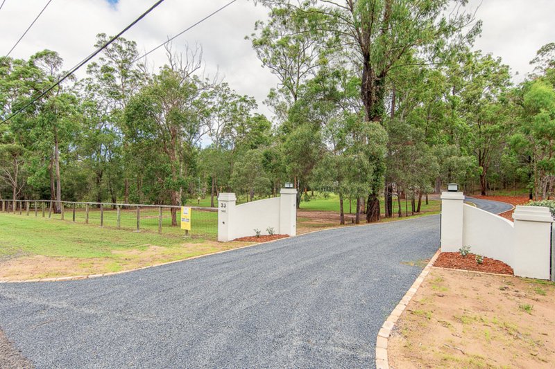 Photo - 33 Lakeside Drive, Carbrook QLD 4130 - Image 4