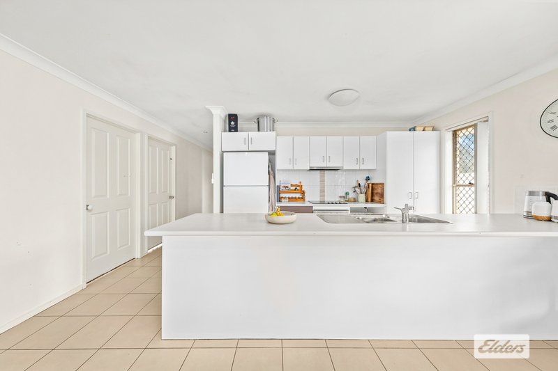 Photo - 33 Lakeside Drive, Emerald QLD 4720 - Image 2