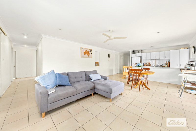 Photo - 33 Lakeside Drive, Emerald QLD 4720 - Image 5