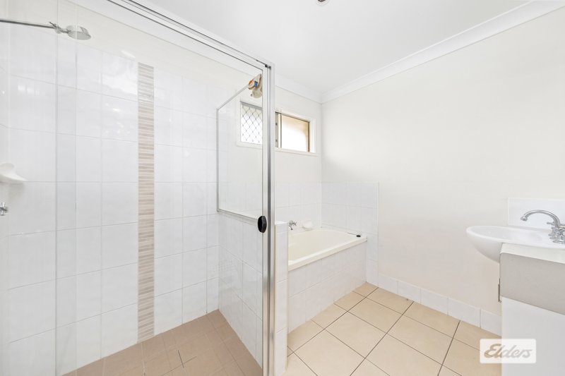 Photo - 33 Lakeside Drive, Emerald QLD 4720 - Image 11