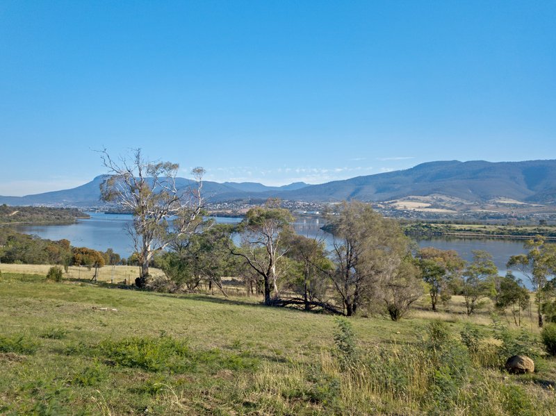 Photo - 33 Lamprill Circle, Herdsmans Cove TAS 7030 - Image 2