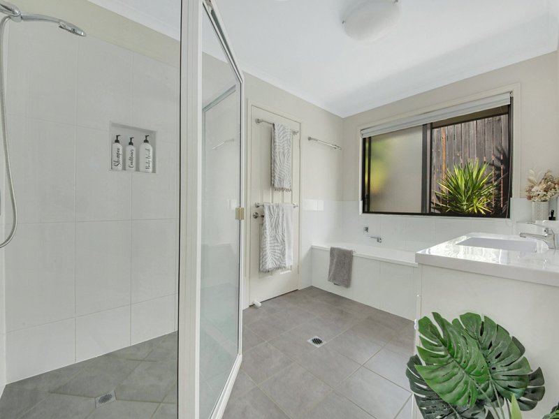 Photo - 33 Latrobe Street, Tannum Sands QLD 4680 - Image 11